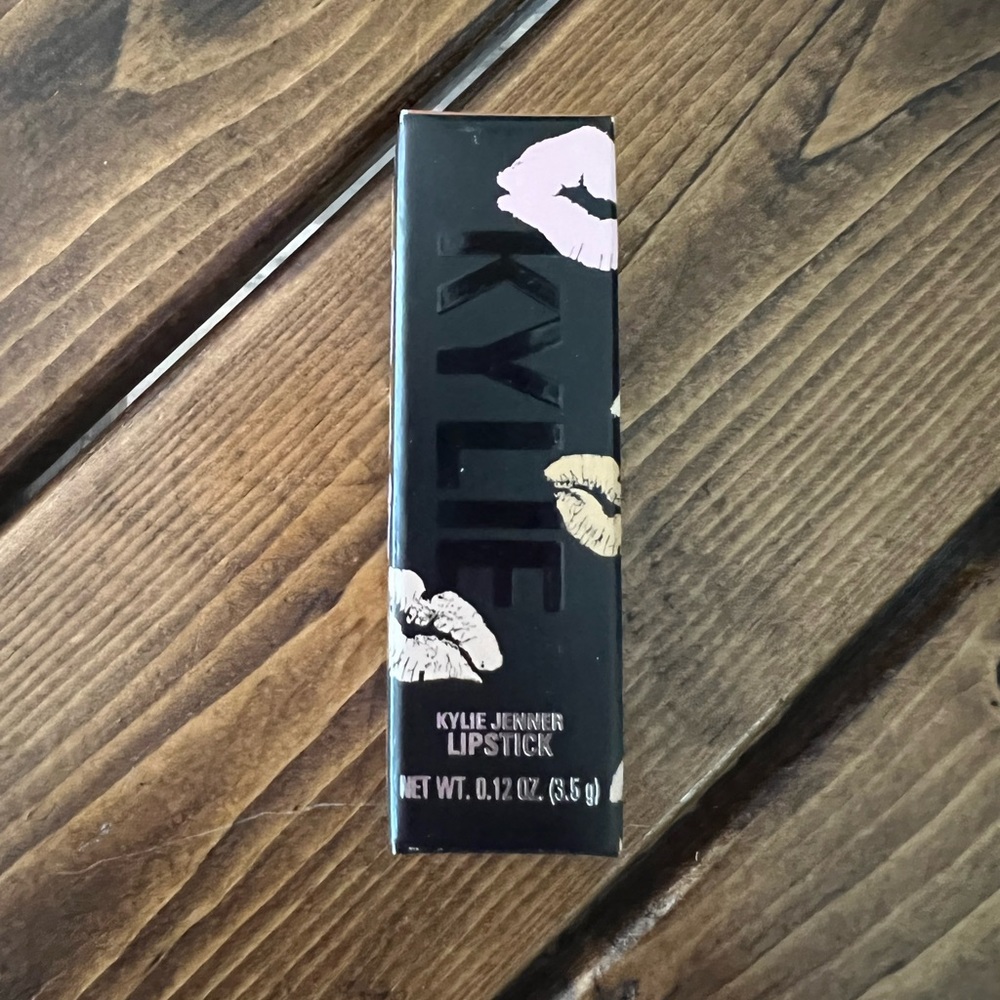 Kylie Nova lipstick